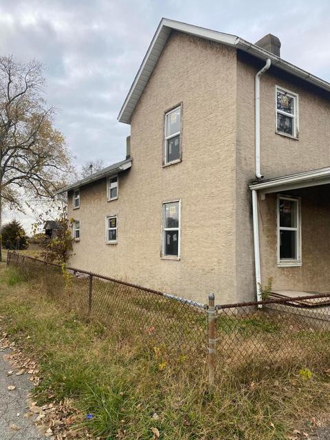 813 Clinton St, Circleville, OH 43113 photo 2