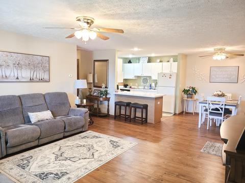 688 Scott Dr, Ontario, OH 44906 photo 2