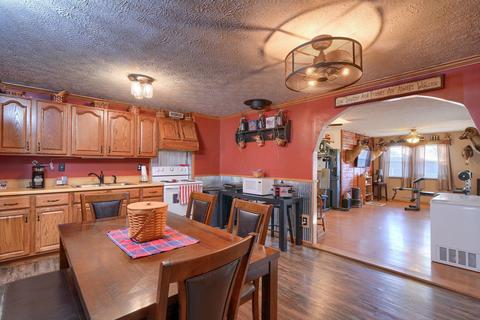 405 Apache Dr, Circleville, OH 43113 photo 3