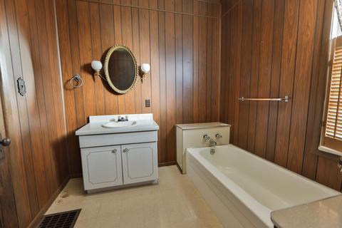 504 E Broadway St, Wellston, OH 45692 photo 9