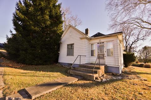 504 E Broadway St, Wellston, OH 45692 photo 1