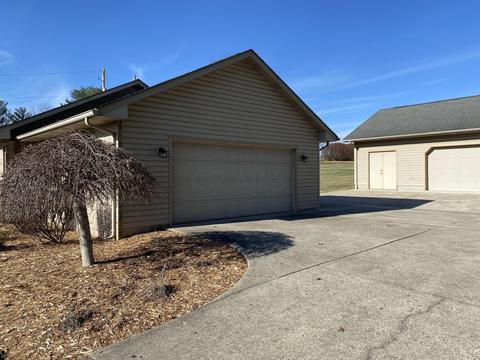 2193 Mayhew Rd, Jackson, OH 45640 photo 2