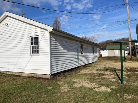 364 E Hunter St, Logan, OH 43138 photo 6
