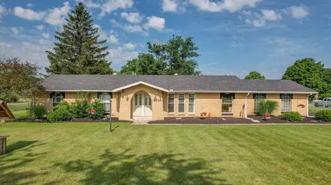 3715 Springfield Jamestown Rd, Springfield, OH 45502 photo 2