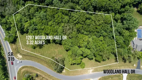 1287 Woodland Hall Dr, Delaware, OH 43015