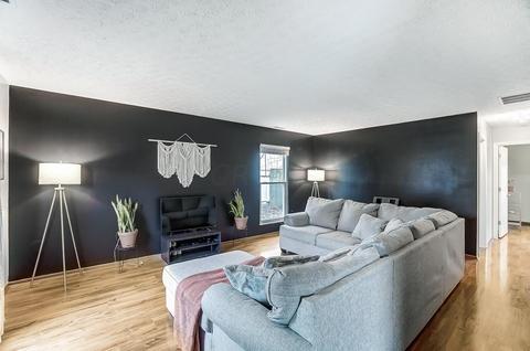 3823 Farm Brook Ln, Columbus, OH 43204 photo 6