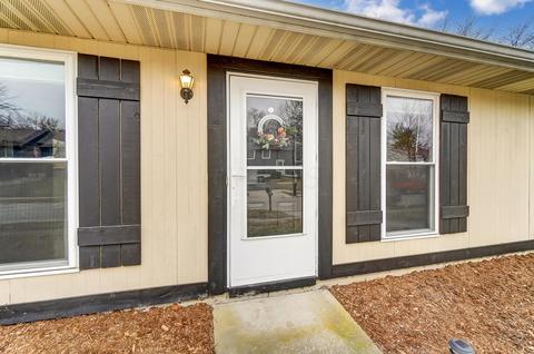 3823 Farm Brook Ln, Columbus, OH 43204 photo 3