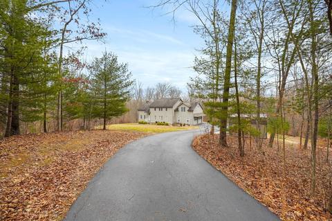 8590 Lavelle Rd, Athens, OH 45701