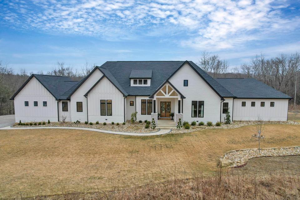 170 Sentinel Pond Ln, Granville, OH 43023