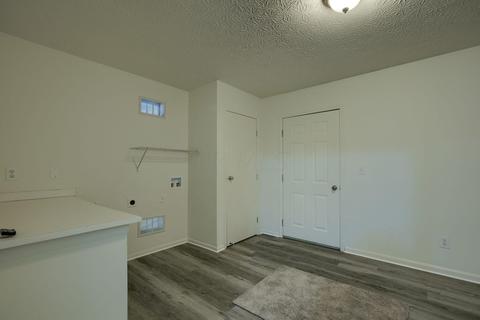 1998 Hoadley Dr #7E, Columbus, OH 43228 photo 25