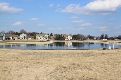100 Tayside Ct, Jackson Center, OH 45334