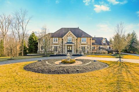 1581 Woodland Hall Dr, Delaware, OH 43015