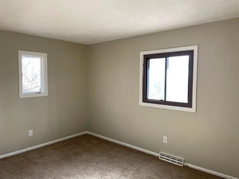 2210 E Audrey Dr, Newark, OH 43055 photo 3