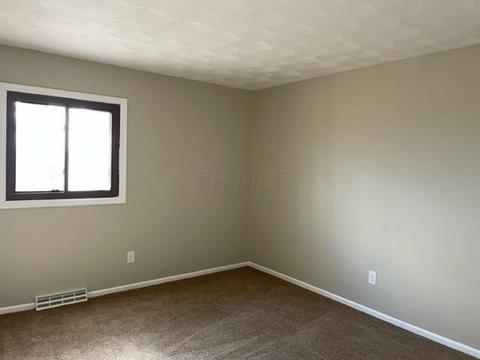2210 E Audrey Dr, Newark, OH 43055 photo 2