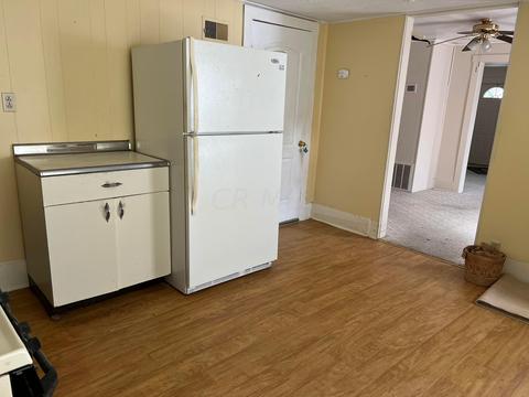 121 N Valley St, Corning, OH 43730 photo 4