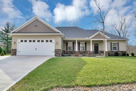 536 Greenacre Cir, Howard, OH 43028