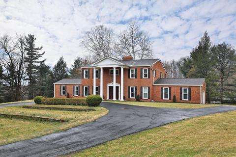 306 Beechwood Dr, Granville, OH 43023