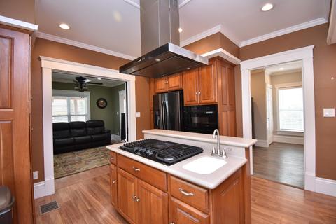 404 Sharp St, Ashland, OH 44805 photo 4