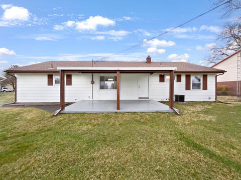 35 Lancaster Dr, Heath, OH 43056 photo 2