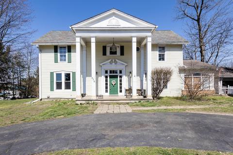 276 W National Dr, Newark, OH 43055