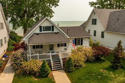 7795 Sand Beach Rd, Oak Harbor, OH 43449