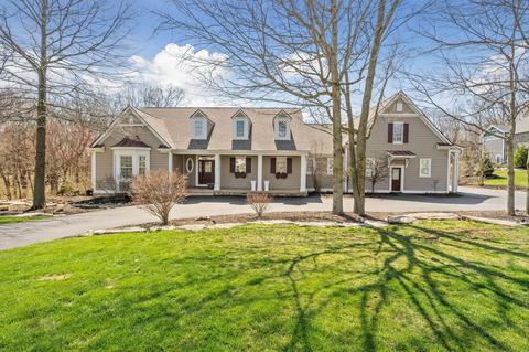 1355 Woodland Hall Dr, Delaware, OH 43015