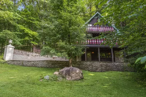 64 Valley Dr, Newark, OH 43055