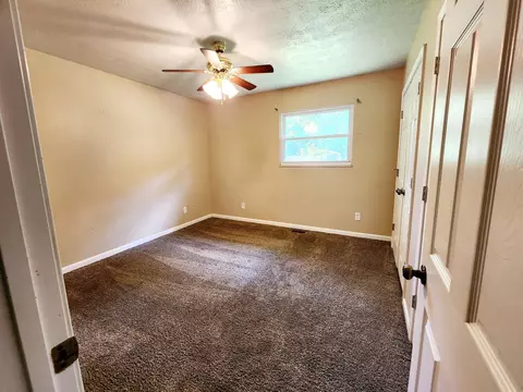6451 Putnam Dr, Circleville, OH 43113 photo 4