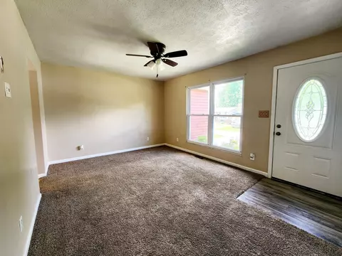 6451 Putnam Dr, Circleville, OH 43113 photo 2