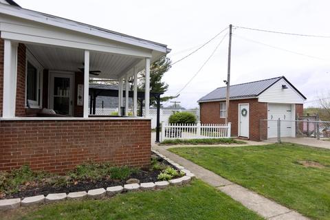 321 E A St, Wellston, OH 45692 photo 7