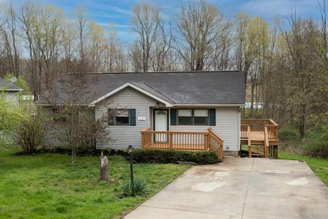 678 Crestrose Dr, Howard, OH 43028