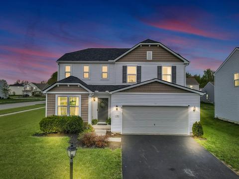 136 Halcyon Dr, Pataskala, OH 43062