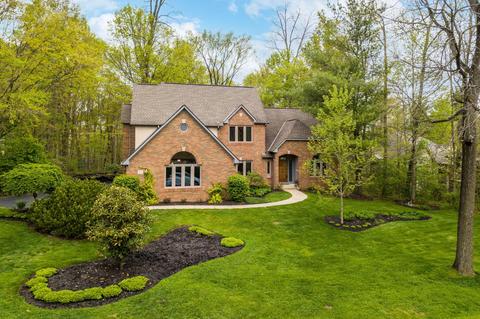 3607 Woodstone Dr, Lewis Center, OH 43035