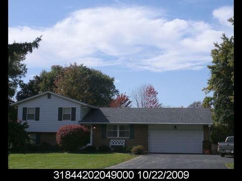 8120 Colonial Meadows Dr, Lewis Center, OH 43035