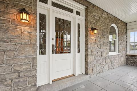 556 Thurman Ave, Columbus, OH 43206