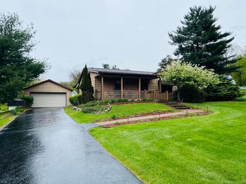 8 Orchard Dr W, Mount Vernon, OH 43050