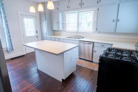 241 E William St, Delaware, OH 43015 photo 6