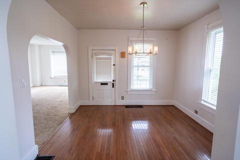 241 E William St, Delaware, OH 43015 photo 9