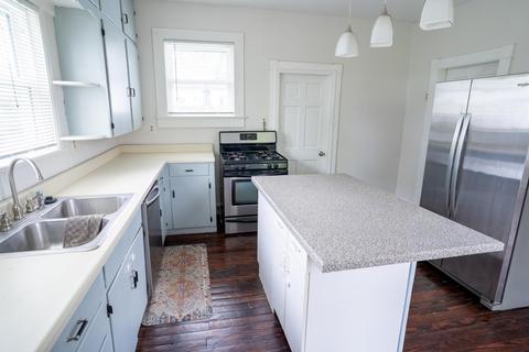 241 E William St, Delaware, OH 43015 photo 4