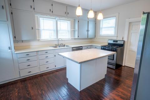 241 E William St, Delaware, OH 43015 photo 5