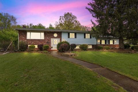 7593 Lake Dr, Heath, OH 43056