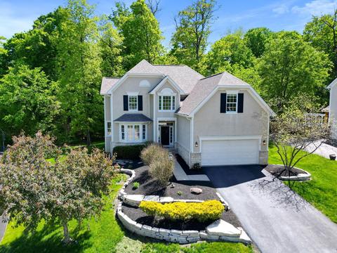 2950 Laura Pl, Lewis Center, OH 43035