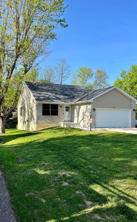 148 Lakeview Heights Dr, Howard, OH 43028
