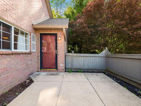 6099 Blendon Chase Dr, Westerville, OH 43081
