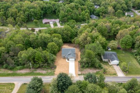 682 Grand Valley Dr, Howard, OH 43028