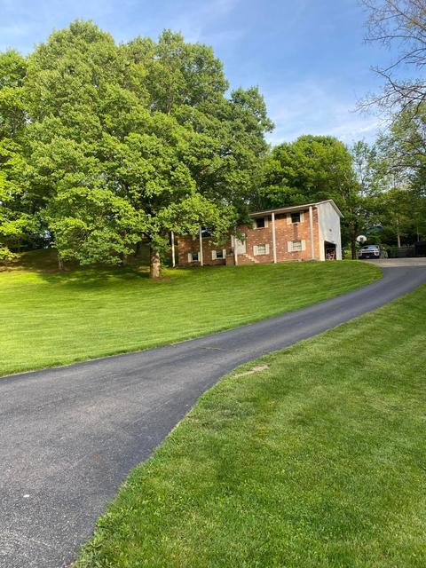 128 Persimmon Dr NE, Newark, OH 43055