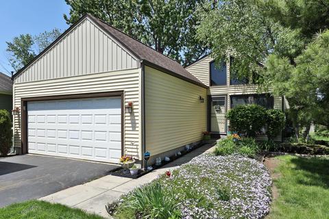 1056 Pacific Ct, Worthington, OH 43085
