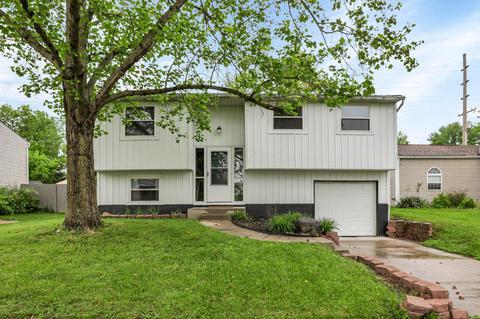 2215 Topaz Dr, Grove City, OH 43123