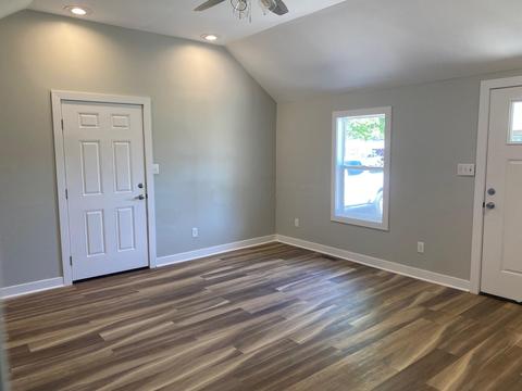 985 Charles St, Logan, OH 43138 photo 4