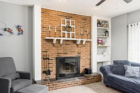 404 E Mound St, Circleville, OH 43113 photo 8